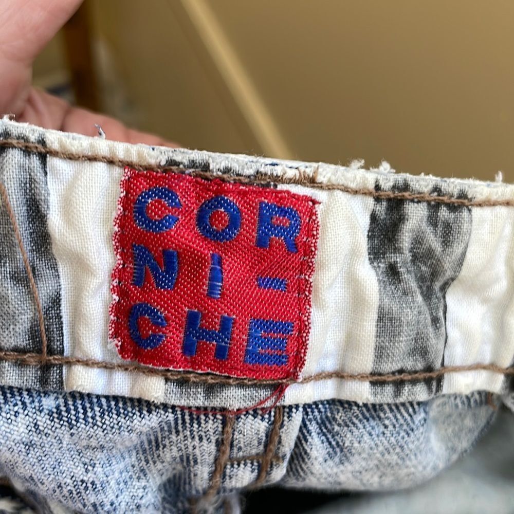 ‎VINTAGE CORNICHE APPLIQUÉD HIGH RISE JEANS - Picture 10 of 11